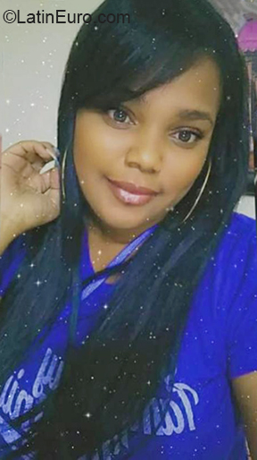 Date this athletic Dominican Republic girl Eliany from Santo Domingo DO37376