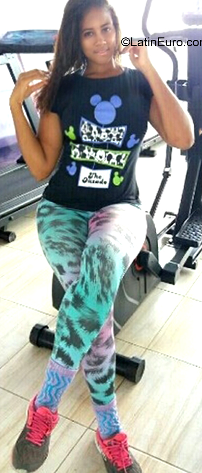 Date this sensual Brazil girl Nataly from Salvador BR11043