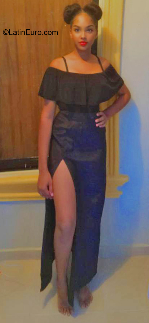 Date this lovely Dominican Republic girl Yulianny from Santo Domingo DO37398