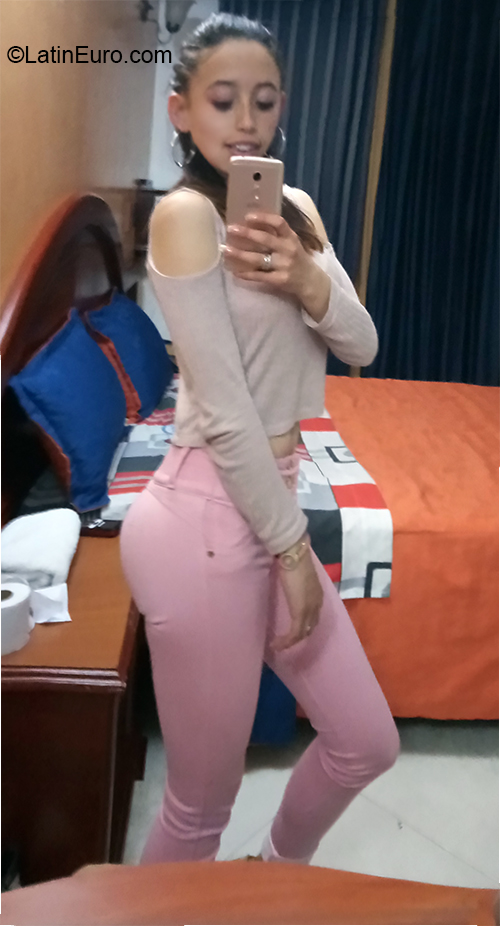 Date this tall Colombia girl Steffany from Bogota CO26807