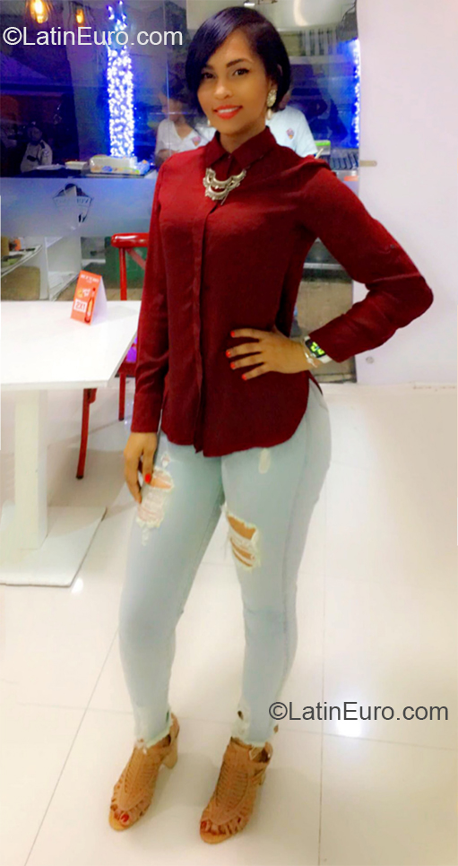 Date this beautiful Dominican Republic girl Nancy from Santo Domingo DO37430