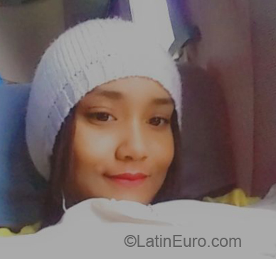 Date this athletic Dominican Republic girl Zeuni from Santo Domingo DO37438