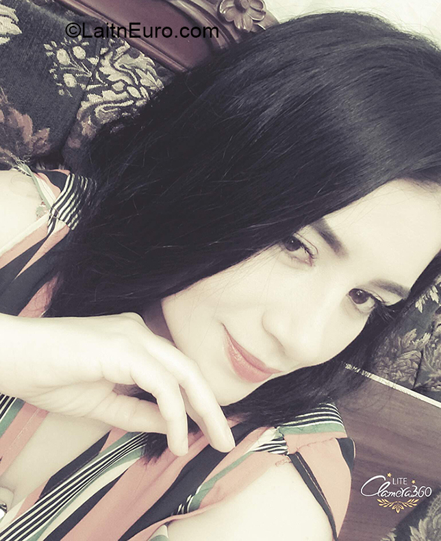 Date this georgeous Ecuador girl Damaris from Quito EC434