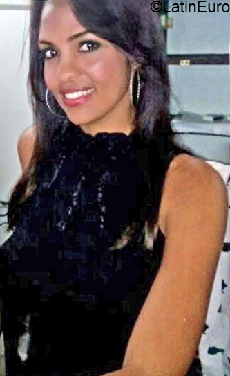 Date this georgeous Dominican Republic girl Bianca from Santo Domingo DO37768