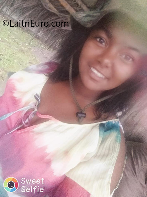 Date this hot Ecuador girl Karina from Shushufindi EC437