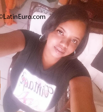 Date this voluptuous Dominican Republic girl Leidy from Santo Domingo DO37551