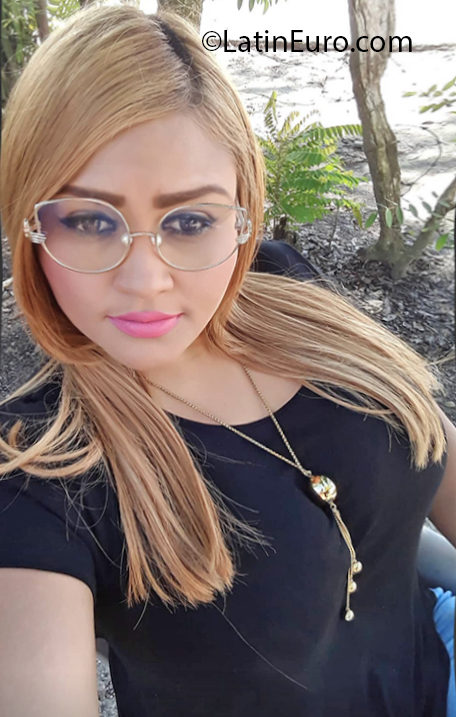 Date this happy Dominican Republic girl Victoria from Santiago DO37577