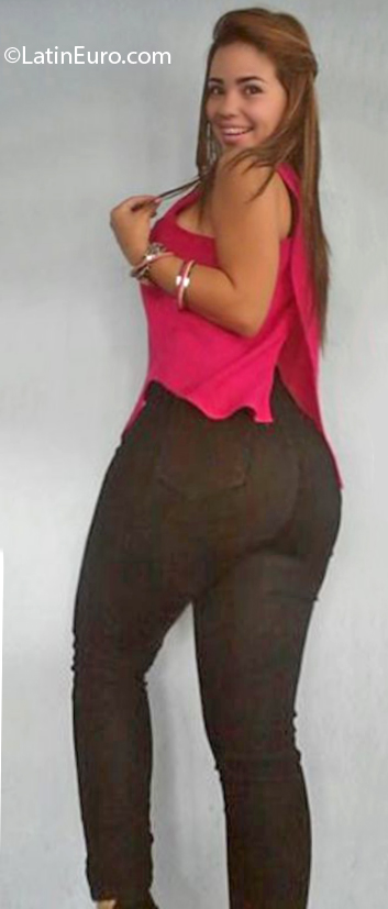 Date this voluptuous Venezuela girl Xiomara from Barinas VE3033