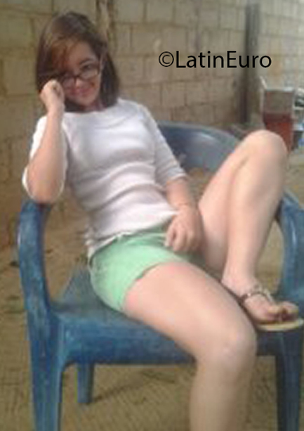 Date this nice looking Venezuela girl Angela from Maracaibo VE3041