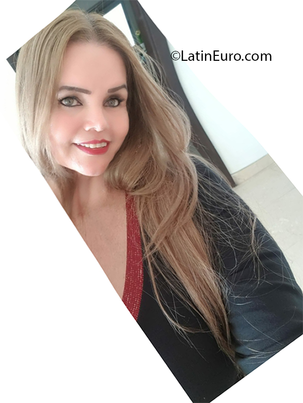 Date this beautiful Colombia girl Martha from Cartagena CO26950