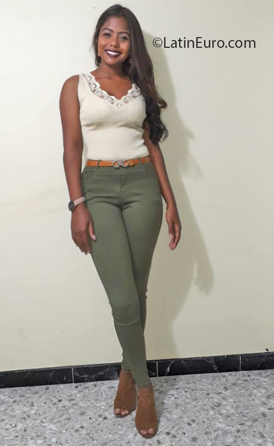 Date this stunning Colombia girl Yami from Medellin CO26956