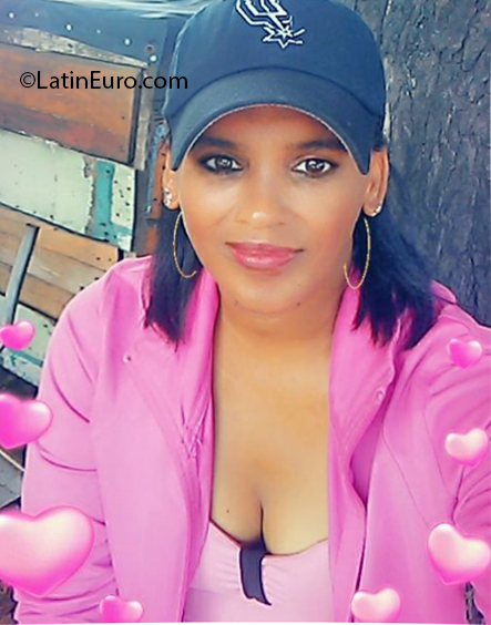 Date this sensual Dominican Republic girl Ana from Santiago DO37653