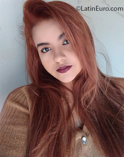 Date this good-looking Brazil girl Thatia from Sao Paulo BR11083