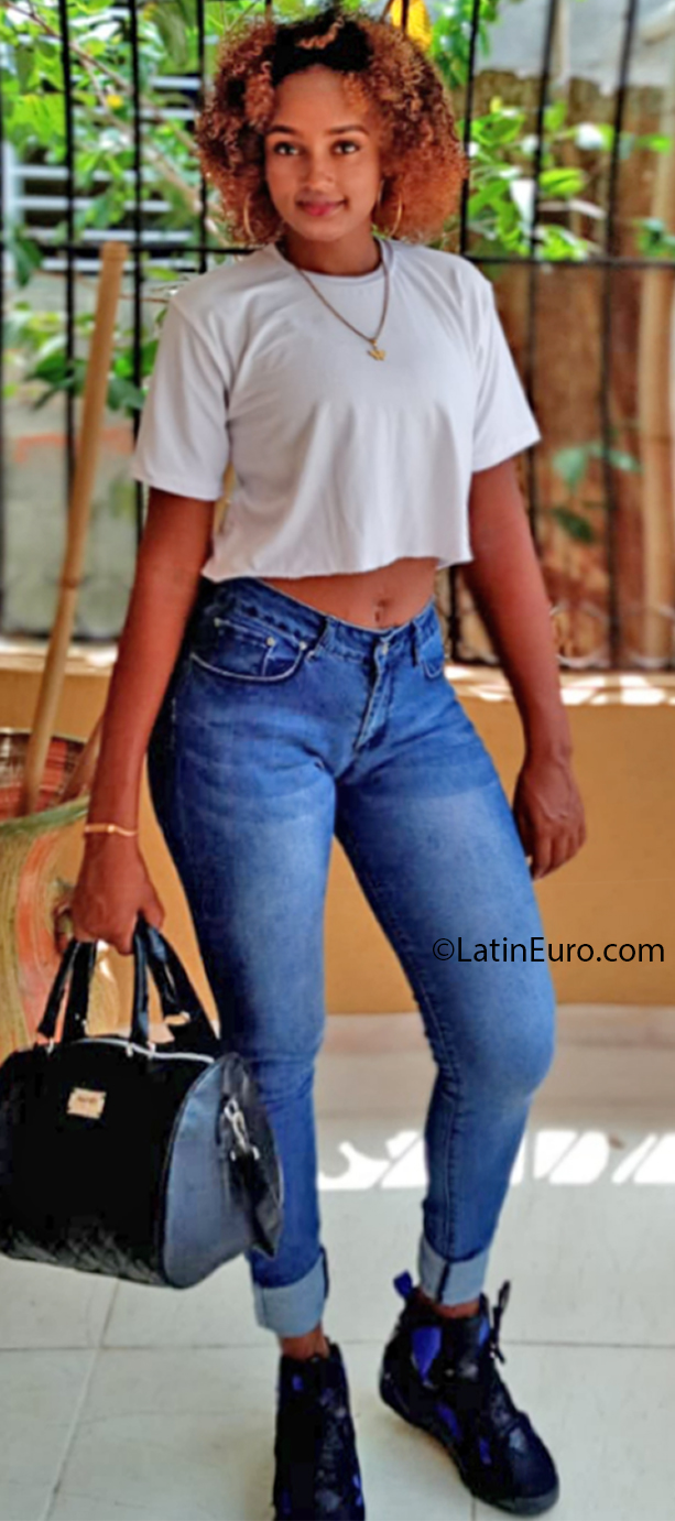 Date this delightful Dominican Republic girl Erika from Santo Domingo DO37711