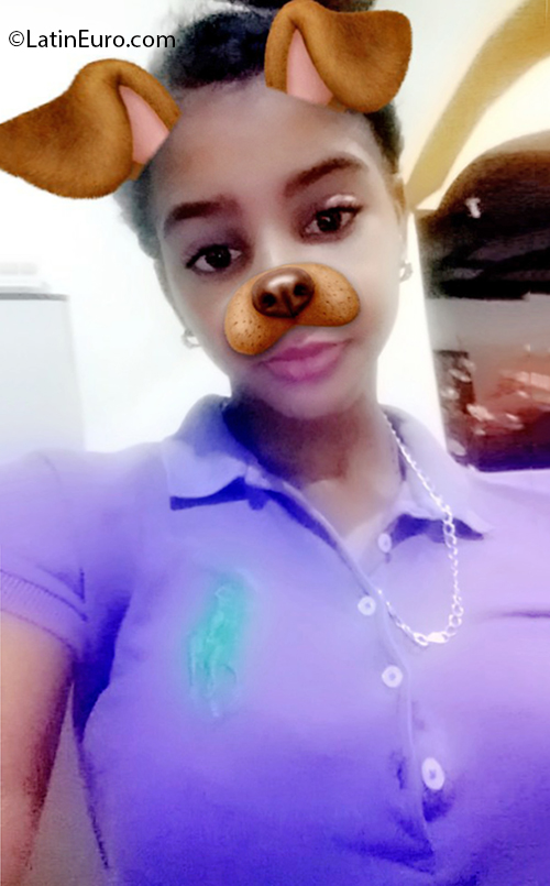 Date this sultry Dominican Republic girl Luci from La Vega DO37754