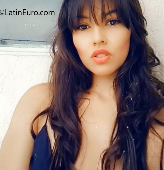 Date this nice looking Colombia girl Alexa from Pereira CO27052