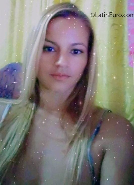 Date this nice looking Venezuela girl Clenelly from Maracaibo VE3091