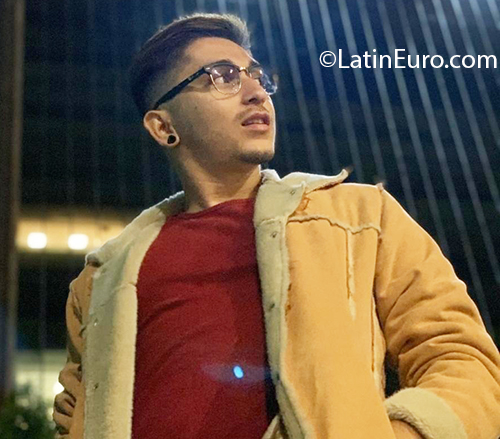 Date this georgeous Colombia man David from Bogota CO27058