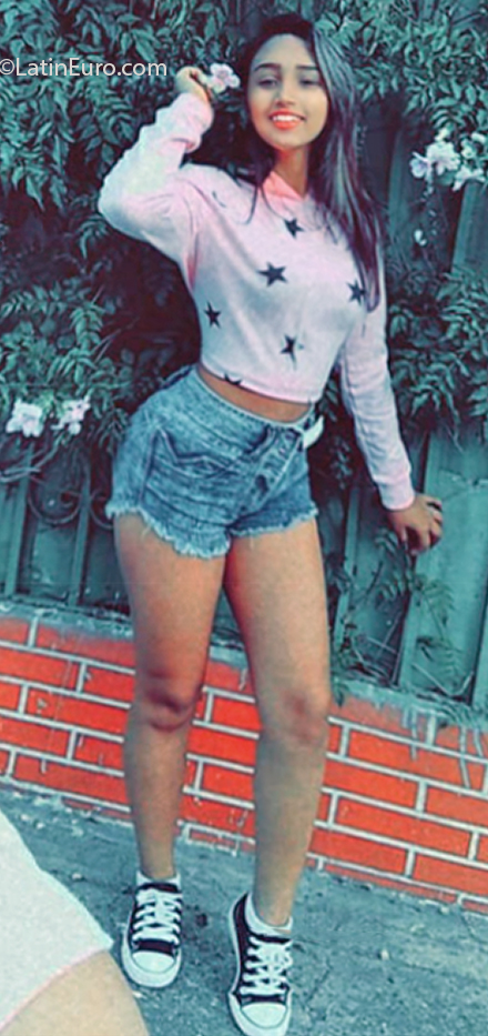 Date this good-looking Venezuela girl Daniela from Caracas VE3094