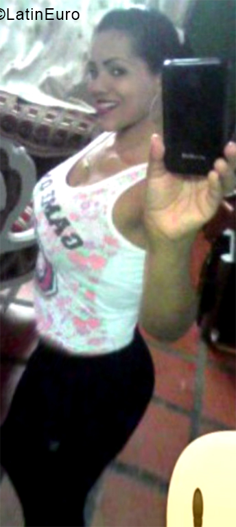 Date this voluptuous Ecuador girl Carolina from Quito EC486