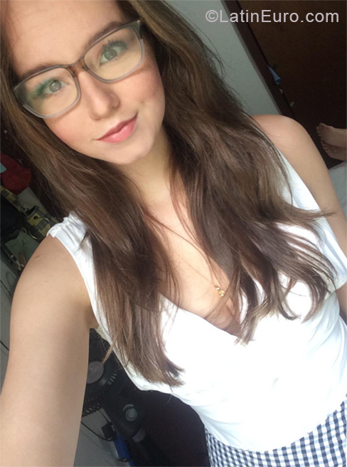 Date this sultry Colombia girl Camila from Bucaramanga CO27314