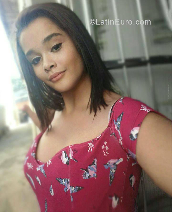 Date this sultry Brazil girl Adriana from Sao Paulo BR11106