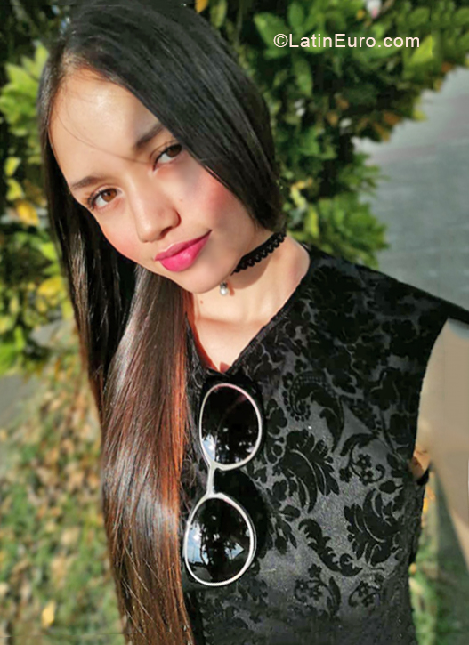 Date this nice looking Colombia girl Manuela from Pereira CO27164