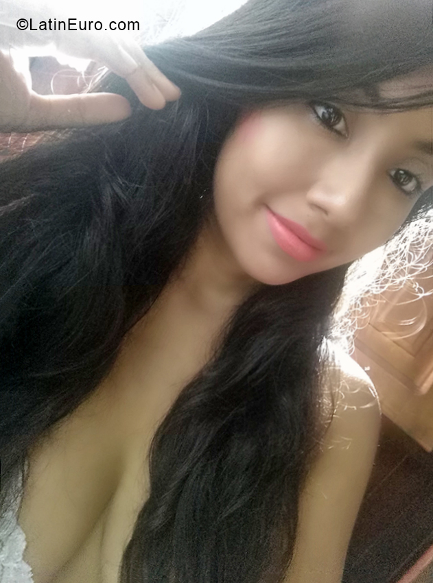 Date this hot Ecuador girl Sara from Quito EC477