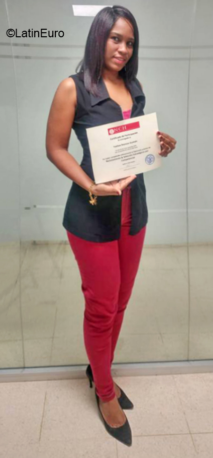 Date this hot Dominican Republic girl Yvelise from Santo Domingo DO37975