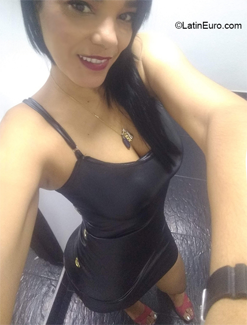 Date this good-looking Colombia girl Karina from Bucaramanga CO27272