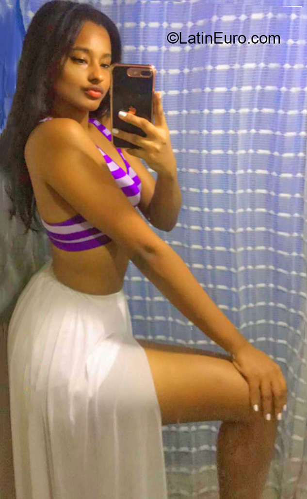 Date this good-looking Dominican Republic girl Ana from La Vega DO38002