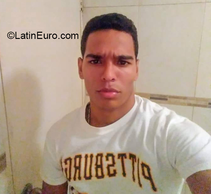 Date this georgeous Venezuela man Antonio from Caracas VE3157