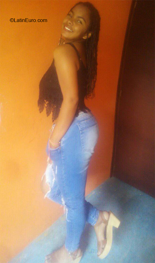 Date this young Colombia girl Shayia from Bogota CO27241