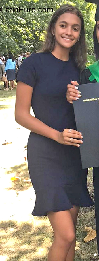 Date this voluptuous Dominican Republic girl Wilma from Santo Domingo DO38057