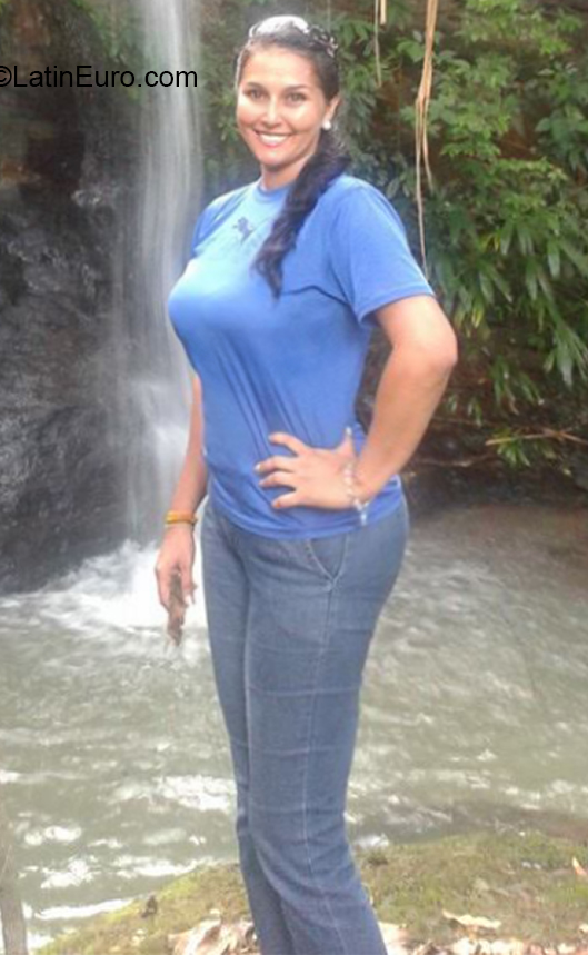 Date this happy Colombia girl Gabriela from Medellin CO27282