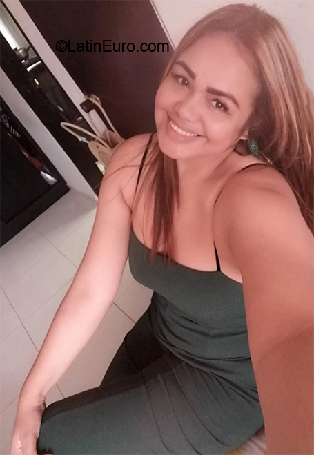 Date this nice looking Colombia girl Claudia from Barranquilla CO27287