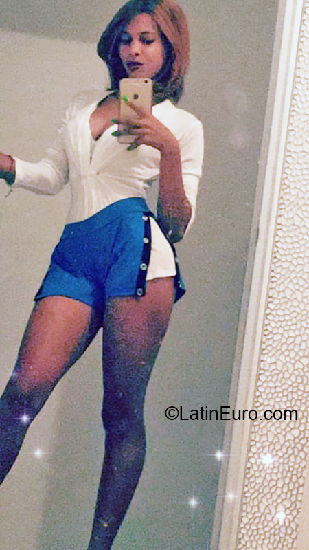 Date this stunning Dominican Republic girl Yaniris from Santo Domingo DO38070