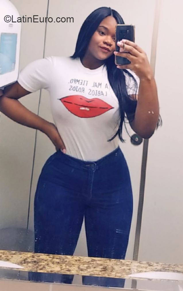 Date this stunning Dominican Republic girl Patricia from Santo Domingo DO38067