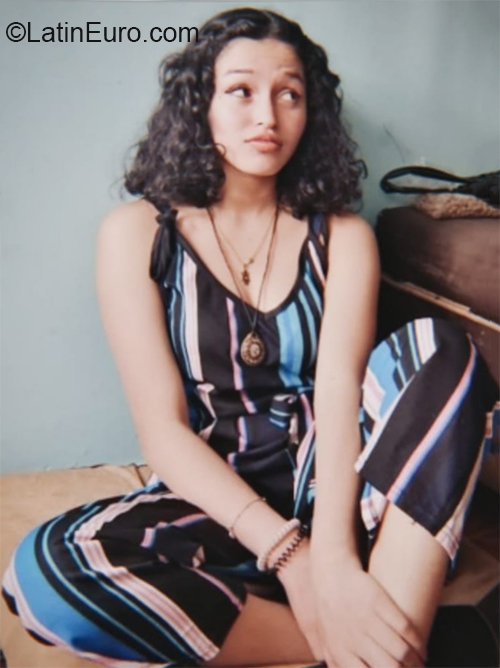 Date this exotic Colombia girl Luisa from Bogota CO27292