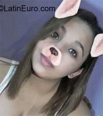 Date this pretty Argentina girl Gimena from San Francisco AR401