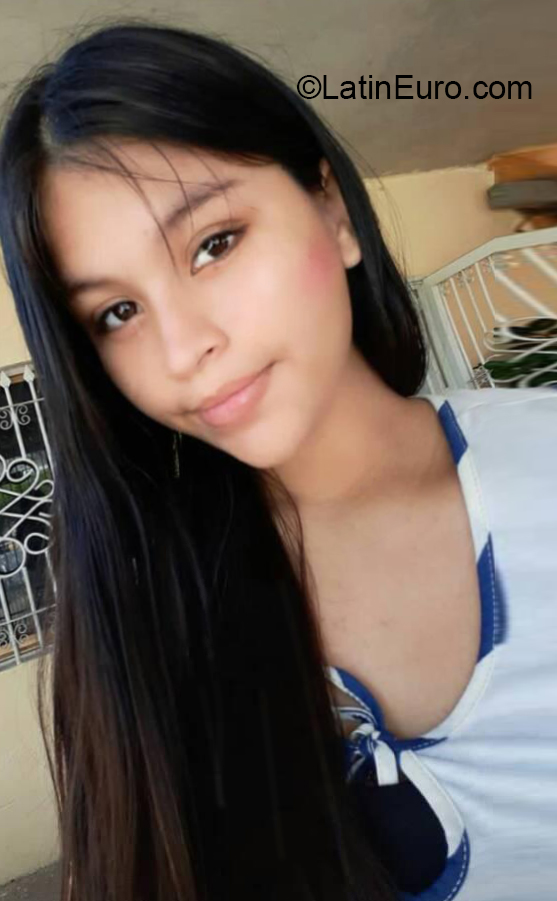 Date this young Venezuela girl Esthefany from San Fernando de Apure VE3177