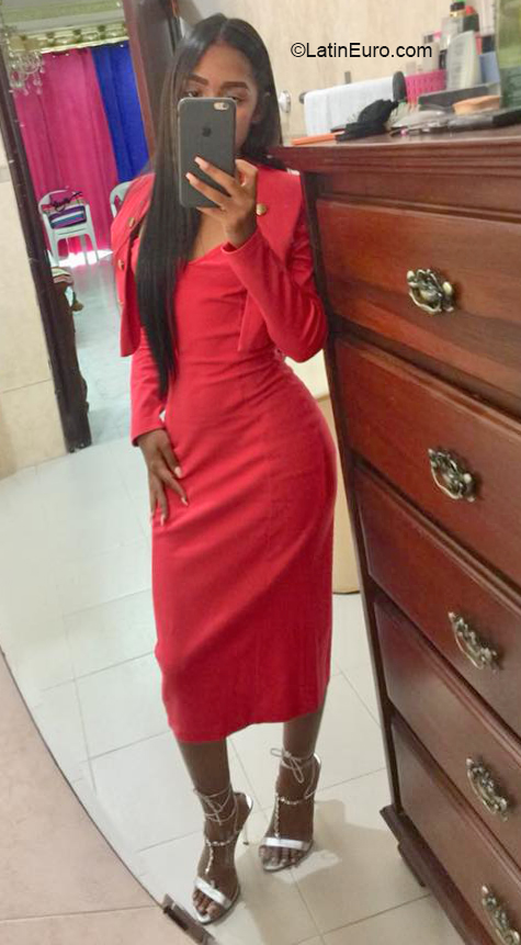 Date this young Dominican Republic girl Albeny from Santo Domingo DO38086