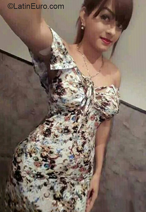 Date this charming Venezuela girl Yessy from Zulia VE3187