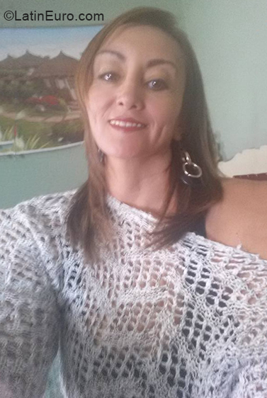 Date this hot Ecuador girl Edith from Quito EC490