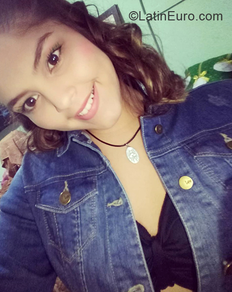 Date this charming Ecuador girl Alejandra from Quito EC491