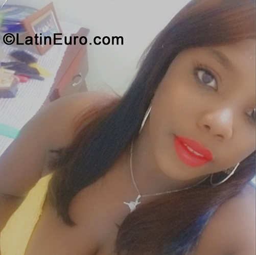 Date this attractive Dominican Republic girl Estefany from Santo Domingo DO38141