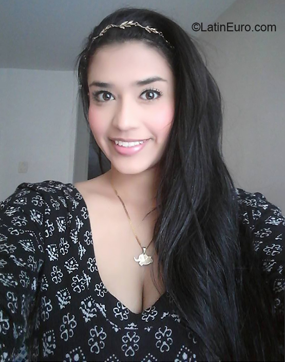 Date this sultry Colombia girl Alexandra from Bucaramanga CO27345