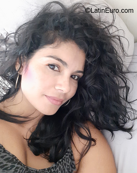 Date this pretty Ecuador girl Yojany from Guayaquil EC499