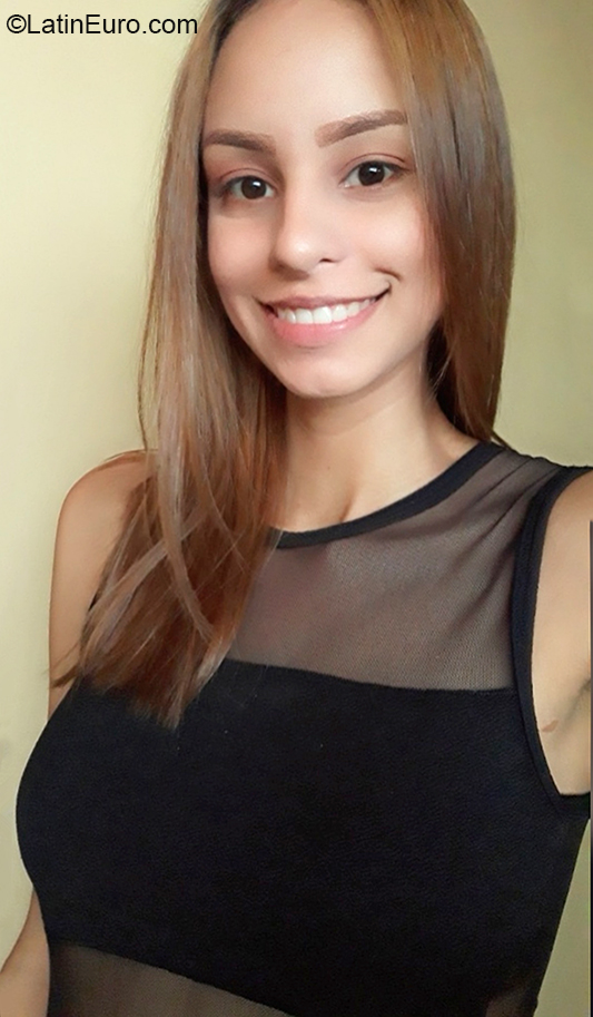 Date this nice looking Venezuela girl Remar from Barinas VE3247