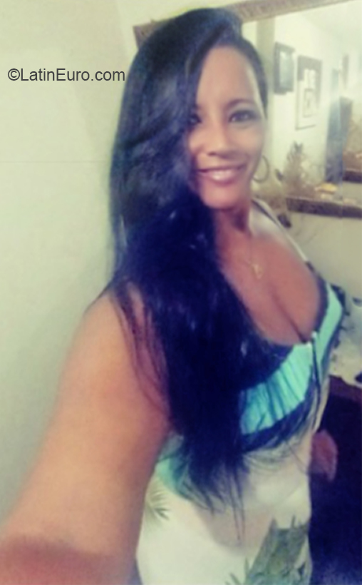 Date this gorgeous Brazil girl Ellen from Rio de Janeiro BR11553